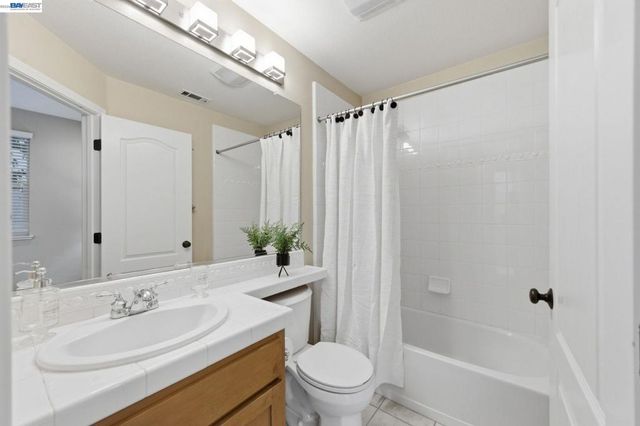 6005 Hillbrook Pl, Dublin, CA 94568