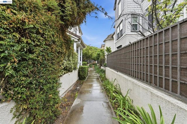 6005 Hillbrook Pl, Dublin, CA 94568