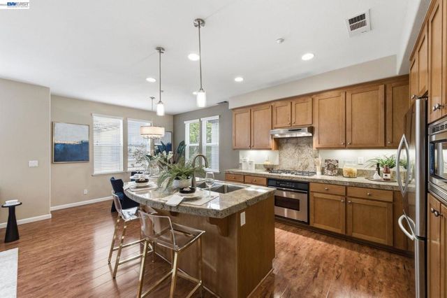6005 Hillbrook Pl, Dublin, CA 94568