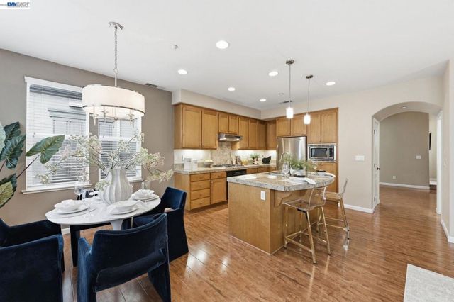6005 Hillbrook Pl, Dublin, CA 94568