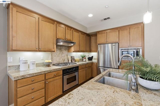 6005 Hillbrook Pl, Dublin, CA 94568