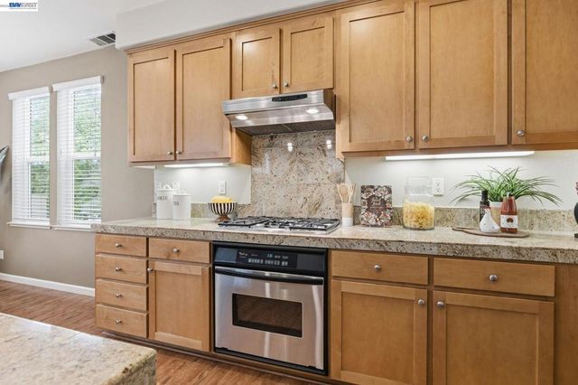 6005 Hillbrook Pl, Dublin, CA 94568