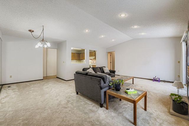 1935 Harbor Lane N, Plymouth, MN 55447