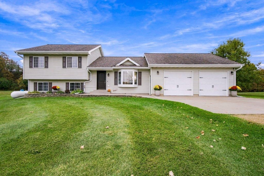 E6632 833rd Ave, Colfax, WI 54730 — exterior
