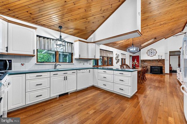 17 AZALEA WAY, Hamilton, NJ 08690