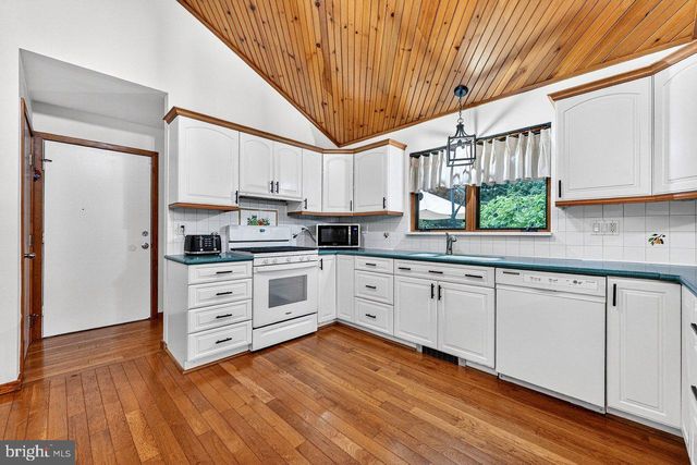 17 AZALEA WAY, Hamilton, NJ 08690