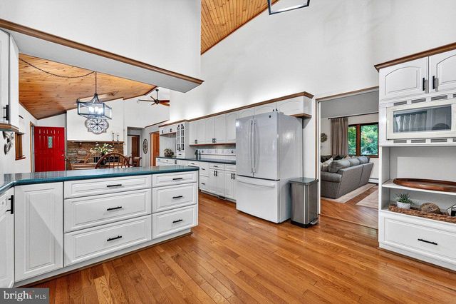 17 AZALEA WAY, Hamilton, NJ 08690