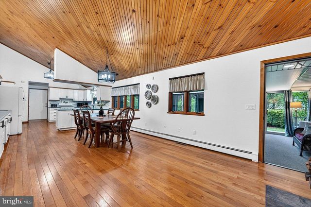 17 AZALEA WAY, Hamilton, NJ 08690