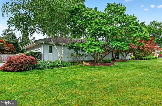 17 AZALEA WAY, Hamilton, NJ 08690