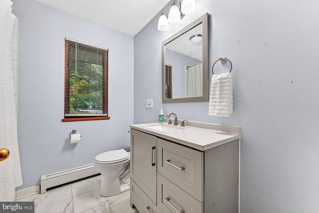 17 AZALEA WAY, Hamilton, NJ 08690