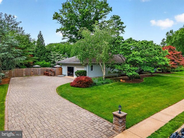 17 AZALEA WAY, Hamilton, NJ 08690