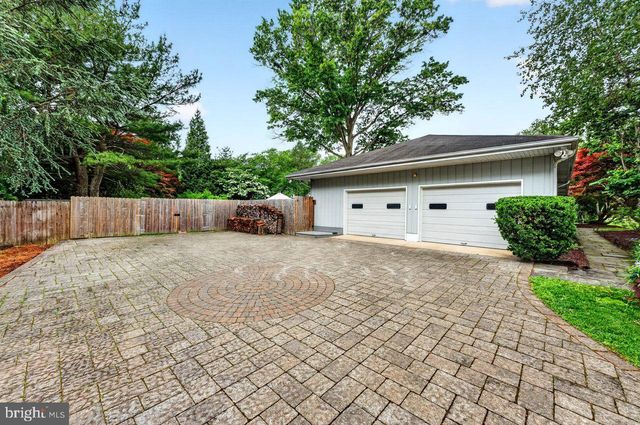 17 AZALEA WAY, Hamilton, NJ 08690