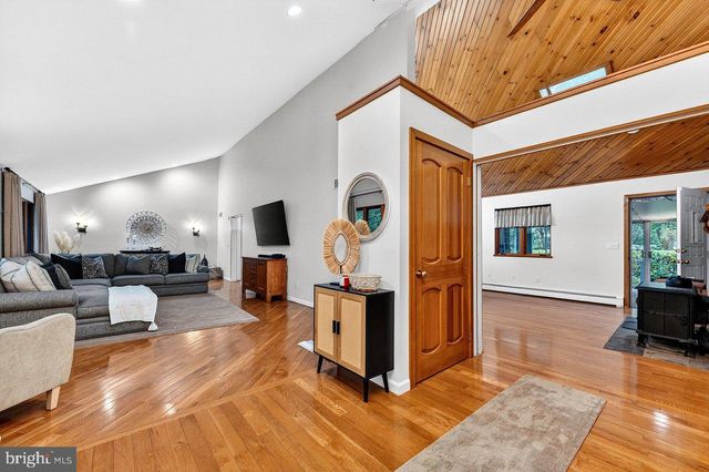 17 AZALEA WAY, Hamilton, NJ 08690
