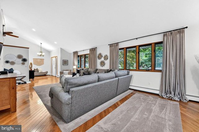 17 AZALEA WAY, Hamilton, NJ 08690