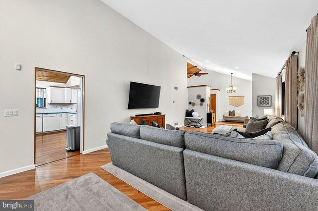 17 AZALEA WAY, Hamilton, NJ 08690