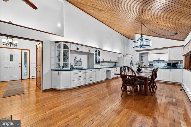 17 AZALEA WAY, Hamilton, NJ 08690