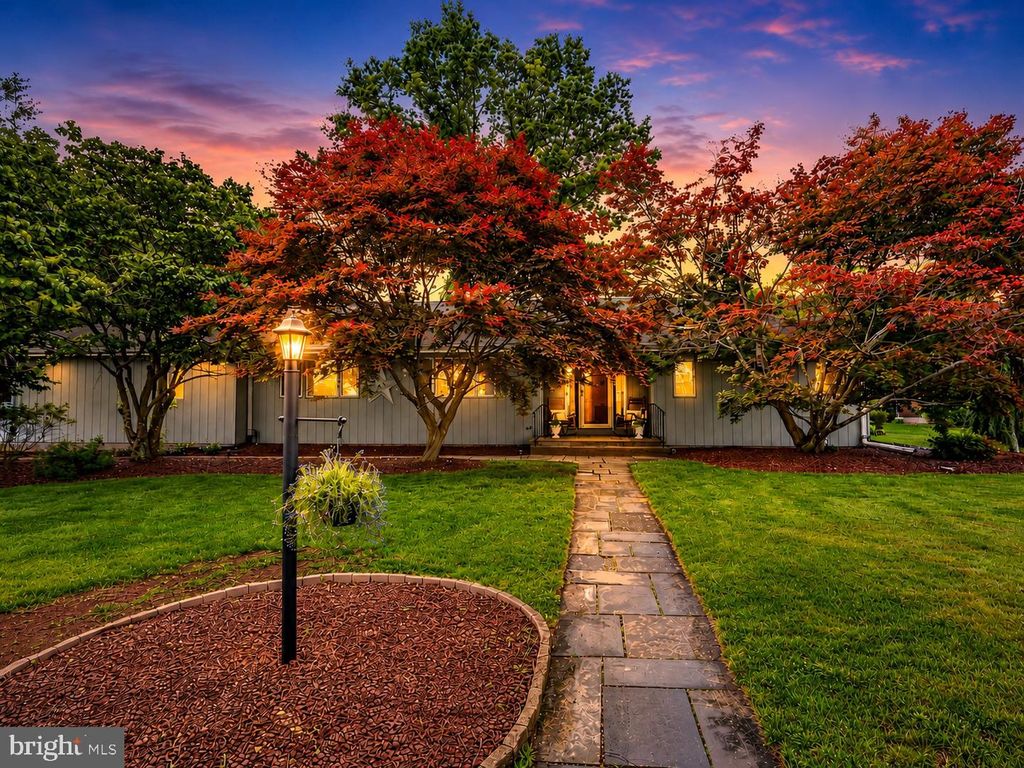 17 AZALEA WAY, Hamilton, NJ 08690