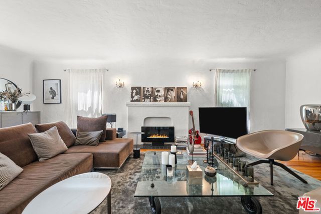 915 S Wooster Street, Los Angeles, CA 90035