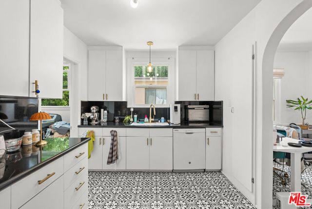 915 S Wooster Street, Los Angeles, CA 90035