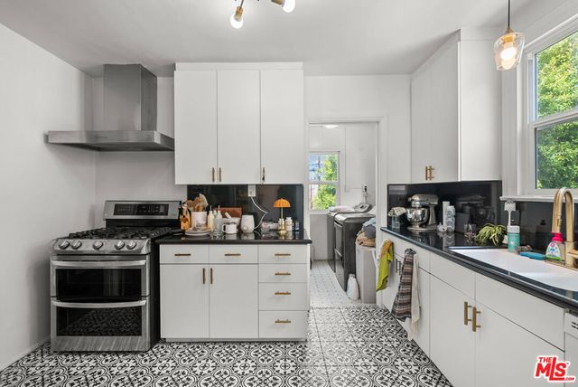 915 S Wooster Street, Los Angeles, CA 90035