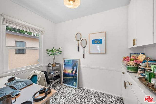 915 S Wooster Street, Los Angeles, CA 90035