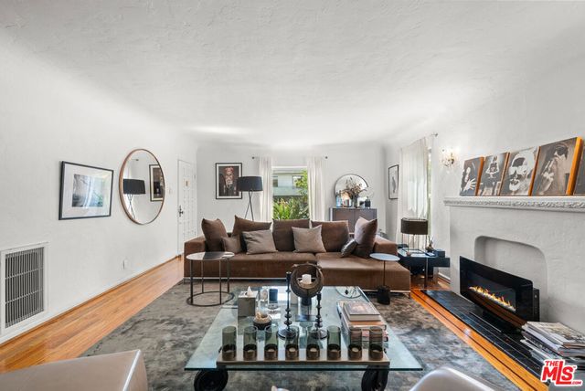 915 S Wooster Street, Los Angeles, CA 90035