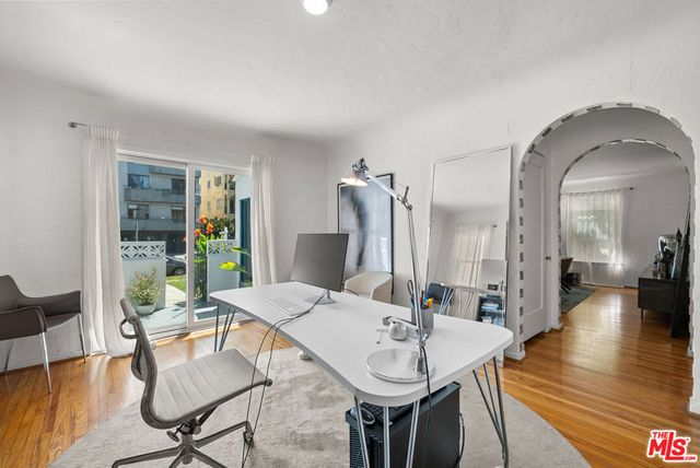 915 S Wooster Street, Los Angeles, CA 90035