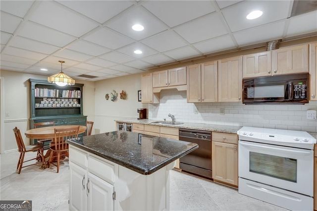 4085 Roxburgh Drive, Roswell, GA 30076