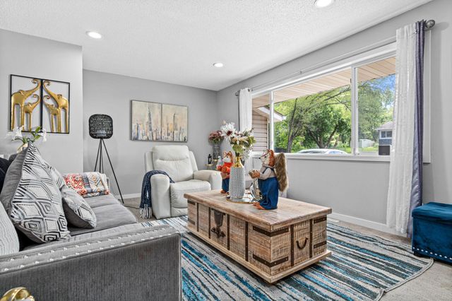 2200 Horizon Road, Burnsville, MN 55337