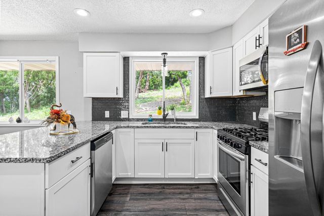 2200 Horizon Road, Burnsville, MN 55337