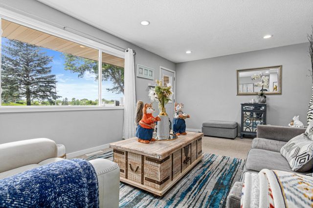 2200 Horizon Road, Burnsville, MN 55337