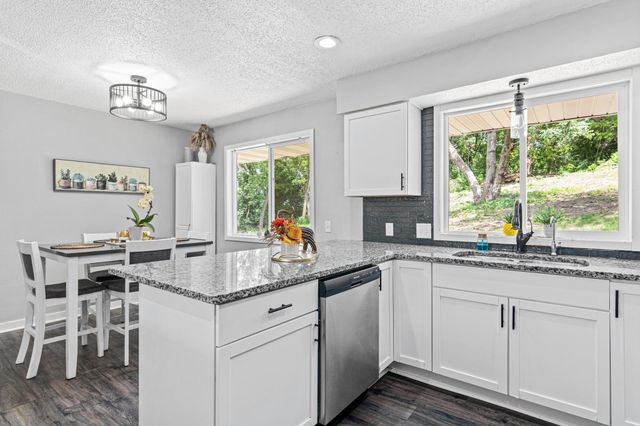 2200 Horizon Road, Burnsville, MN 55337