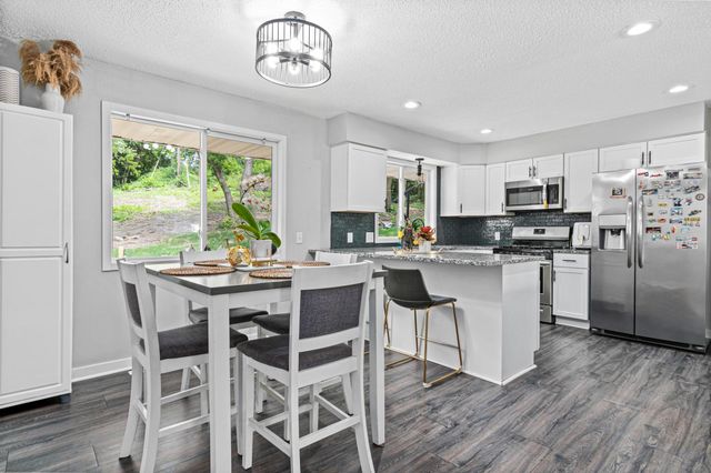 2200 Horizon Road, Burnsville, MN 55337