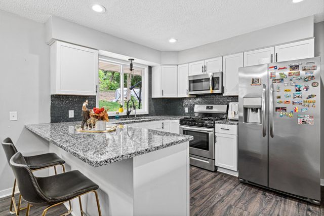 2200 Horizon Road, Burnsville, MN 55337