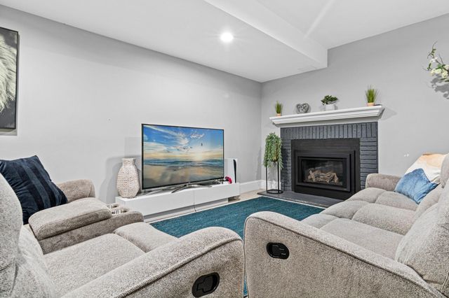 2200 Horizon Road, Burnsville, MN 55337