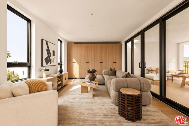 1749 S Marvin Avenue, Los Angeles, CA 90019