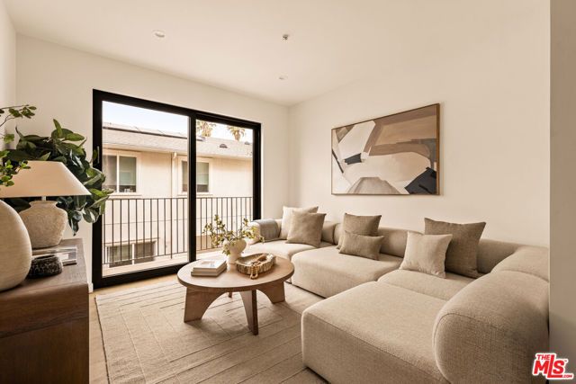 1749 S Marvin Avenue, Los Angeles, CA 90019