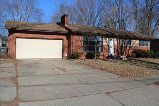 21181 Gordon Road, Saint Clair Shores, MI 48081