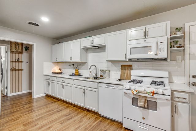 6200 Forest Hill Drive, Forest Hill, TX 76119
