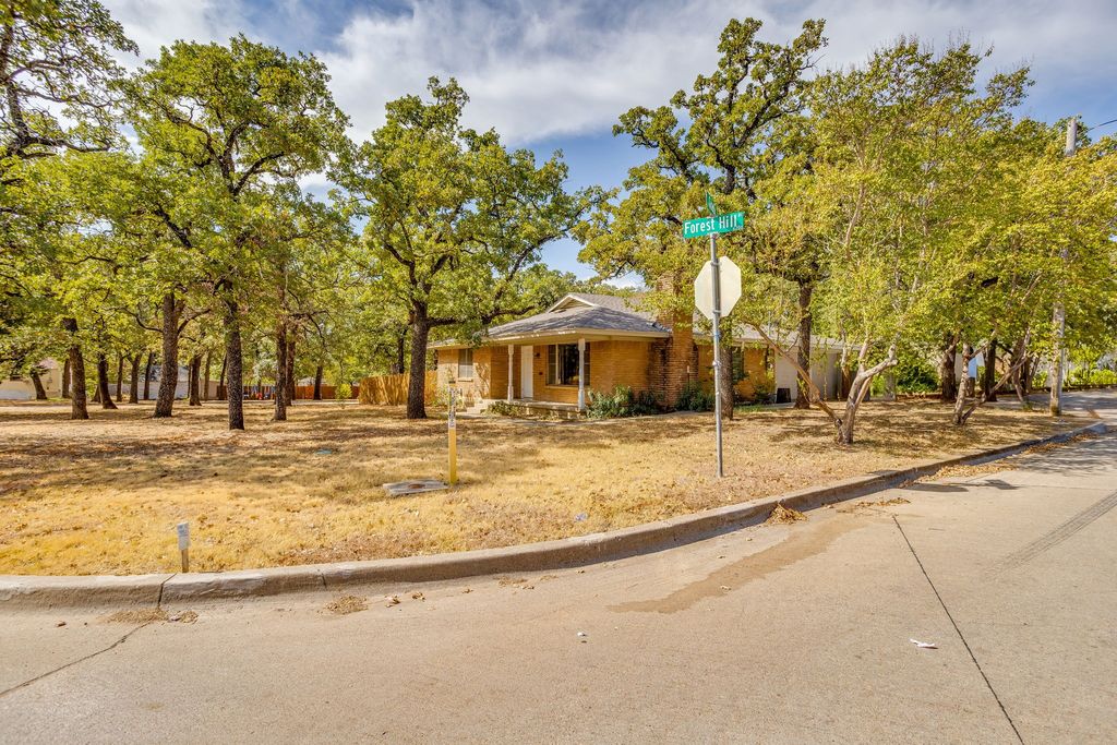 6200 Forest Hill Drive, Forest Hill, TX 76119