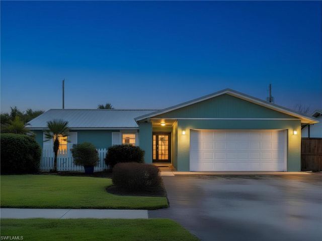1268 Lake Shore DR, Naples, FL 34103