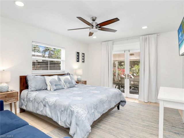 1268 Lake Shore DR, Naples, FL 34103