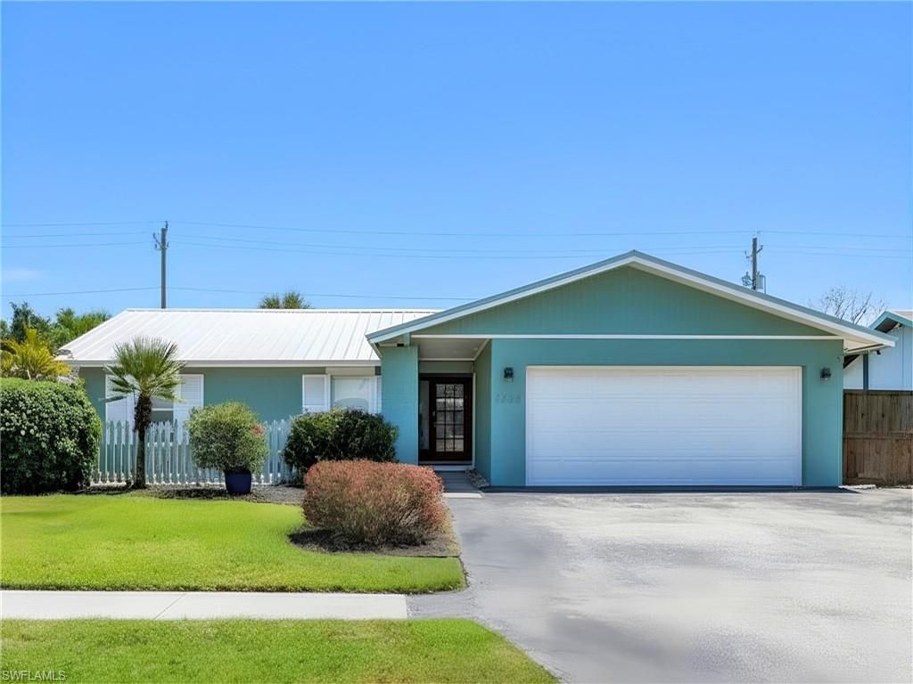 1268 Lake Shore DR, Naples, FL 34103