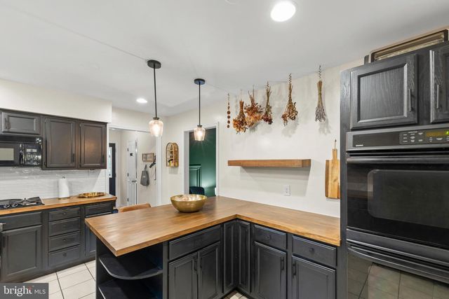 334 OVERLOOK DR, Cross Junction, VA 22625