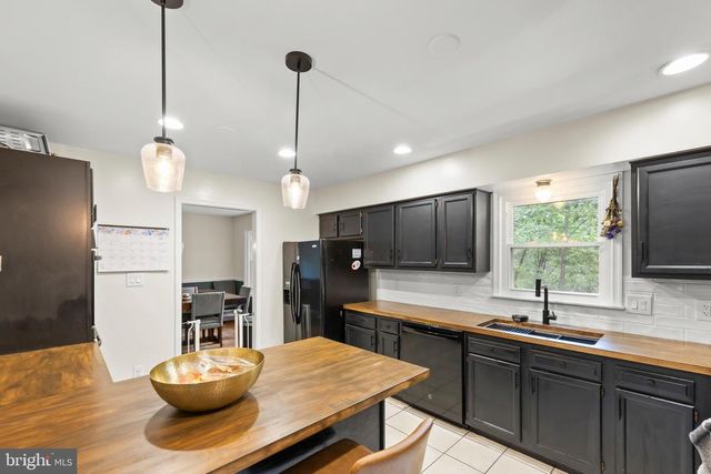 334 OVERLOOK DR, Cross Junction, VA 22625
