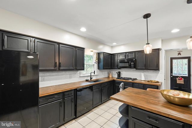 334 OVERLOOK DR, Cross Junction, VA 22625