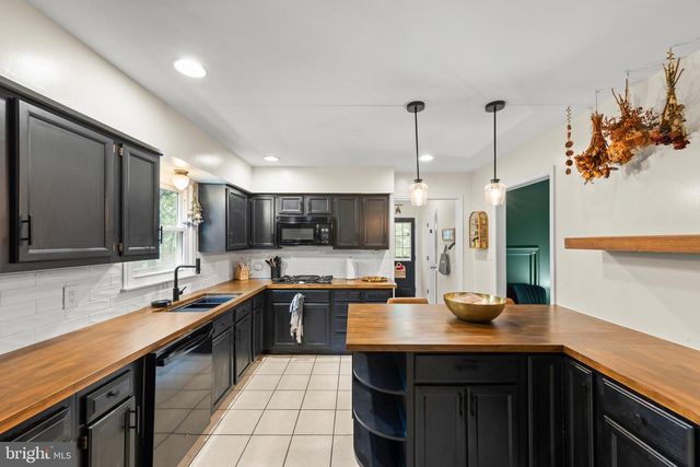 334 OVERLOOK DR, Cross Junction, VA 22625