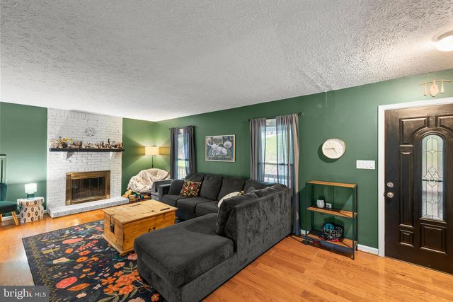 334 OVERLOOK DR, Cross Junction, VA 22625