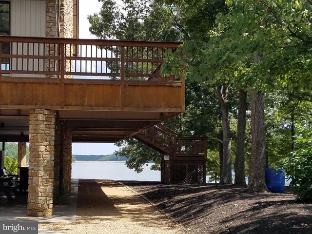 334 OVERLOOK DR, Cross Junction, VA 22625