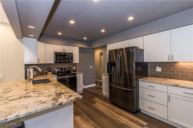 2430 Rockside Road, Seven Hills, OH 44131